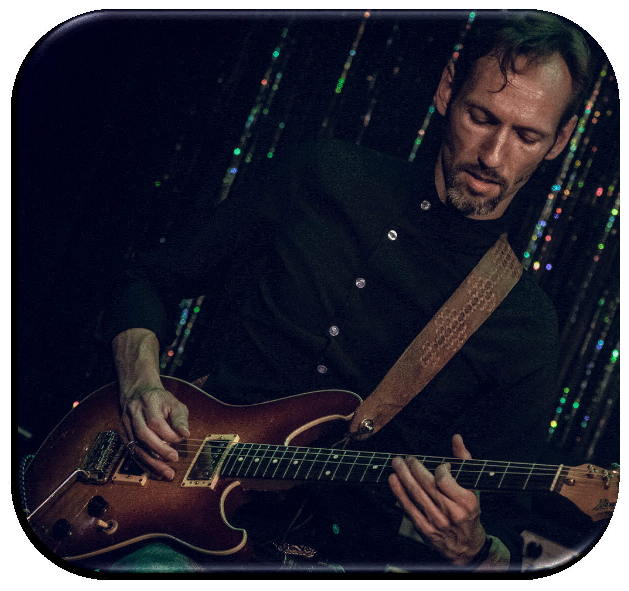 Flow performing live with guitar
