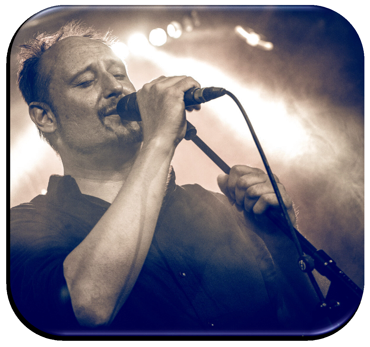 Lars Vegas performing live on vocals